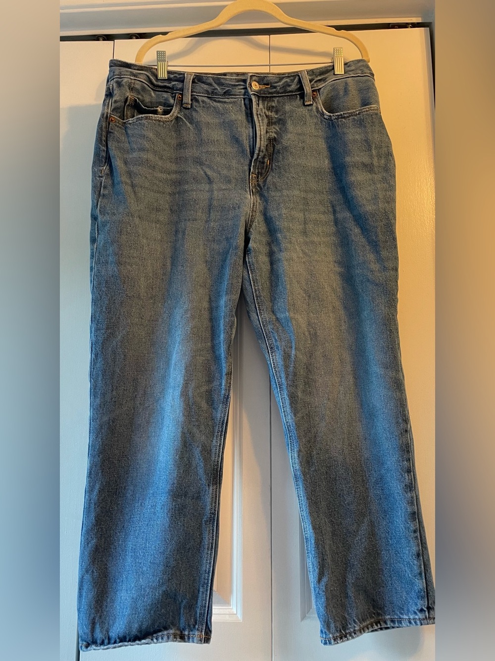 Old Navy Light Blue Relaxed Fit Woman’s Jeans